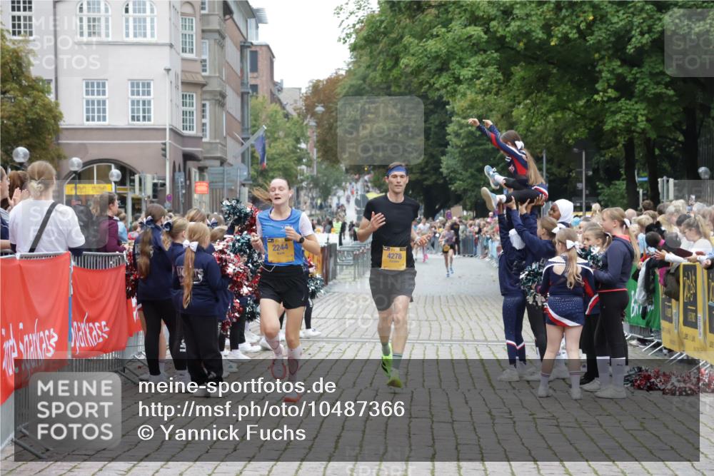 13.09.2026 - Kiel Lauf Yannick Fuchs http://msf.ph/oto/10487366 13.09.2026 10:27:08 Ziel 601, 1773, 1800, 9105, 12699, 12738, 1102, 1717, 2244, 3945, 4278, 5484, 6509, 12421, 1189, 1498, 6156, 8846, 9089, 10435, 10784, 10034 meine-sportfotos.de