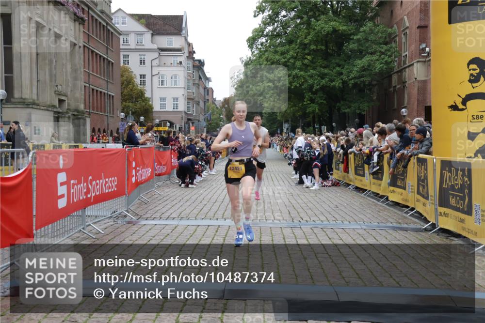 13.09.2026 - Kiel Lauf Yannick Fuchs http://msf.ph/oto/10487374 13.09.2026 10:27:25 Ziel 1189, 1498, 6156, 8846, 10435, 10784, 601, 1773, 1800, 3945, 5484, 6509, 9089, 9105, 12421, 12699, 12738, 531, 4564, 5080, 8276, 9835, 1717, 3945, 12421 meine-sportfotos.de