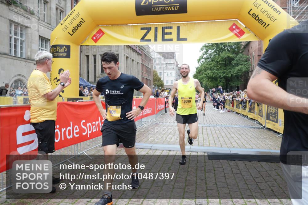 13.09.2026 - Kiel Lauf Yannick Fuchs http://msf.ph/oto/10487397 13.09.2026 10:27:39 Ziel 531, 4564, 5080, 8276, 9835, 1189, 1498, 1773, 1800, 6156, 8846, 9089, 10435, 10784, 12699, 5513, 6621, 8919, 10520, 11062, 601, 1800, 5484, 9105, 12699, 12738 meine-sportfotos.de