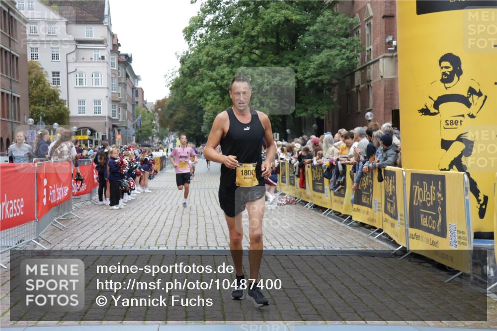 13.09.2026 - Kiel Lauf Yannick Fuchs http://msf.ph/oto/10487400 13.09.2026 10:27:42 Ziel 531, 4564, 5080, 8276, 9835, 1189, 1498, 1773, 1800, 4564, 6156, 8846, 9089, 10435, 10784, 2226, 5124, 5513, 6621, 8919, 10520, 11062, 601, 1773, 1800, 9105, 12699, 12738 meine-sportfotos.de