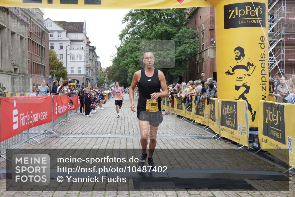 13.09.2026 - Kiel Lauf Yannick Fuchs http://msf.ph/oto/10487402 13.09.2026 10:27:42 Ziel 531, 4564, 5080, 8276, 9835, 1189, 1498, 1773, 1800, 4564, 6156, 8846, 9089, 10435, 10784, 2226, 5124, 5513, 6621, 8919, 10520, 11062, 601, 1773, 1800, 9105, 12699, 12738 meine-sportfotos.de
