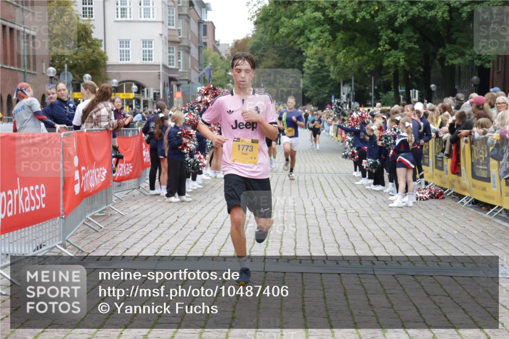 13.09.2026 - Kiel Lauf Yannick Fuchs http://msf.ph/oto/10487406 13.09.2026 10:27:44 Ziel 531, 5080, 5513, 8276, 1189, 1498, 1773, 4564, 6156, 8846, 9089, 9835, 10435, 10784, 2226, 2303, 3199, 5124, 6621, 8919, 10520, 11062, 601, 1773, 1800, 12699, 12738 meine-sportfotos.de