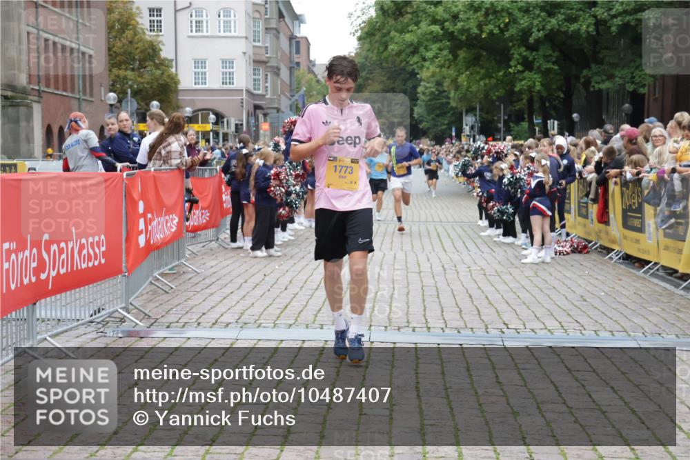 13.09.2026 - Kiel Lauf Yannick Fuchs http://msf.ph/oto/10487407 13.09.2026 10:27:45 Ziel 531, 5080, 5513, 8276, 8919, 1189, 1498, 1773, 4564, 6156, 8846, 9089, 9835, 10435, 10784, 2226, 2303, 3199, 5124, 6621, 10520, 11062, 11744, 1773, 1800, 12699 meine-sportfotos.de