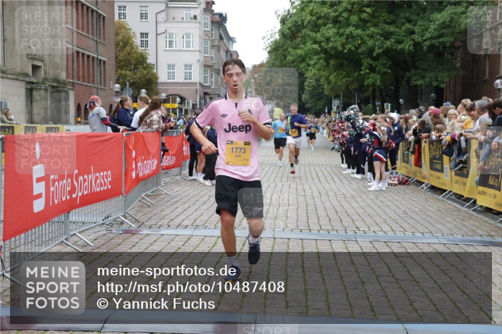 13.09.2026 - Kiel Lauf Yannick Fuchs http://msf.ph/oto/10487408 13.09.2026 10:27:45 Ziel 531, 5080, 5513, 8276, 8919, 1189, 1498, 1773, 4564, 6156, 8846, 9089, 9835, 10435, 10784, 2226, 2303, 3199, 5124, 6621, 10520, 11062, 11744, 1773, 1800, 12699 meine-sportfotos.de