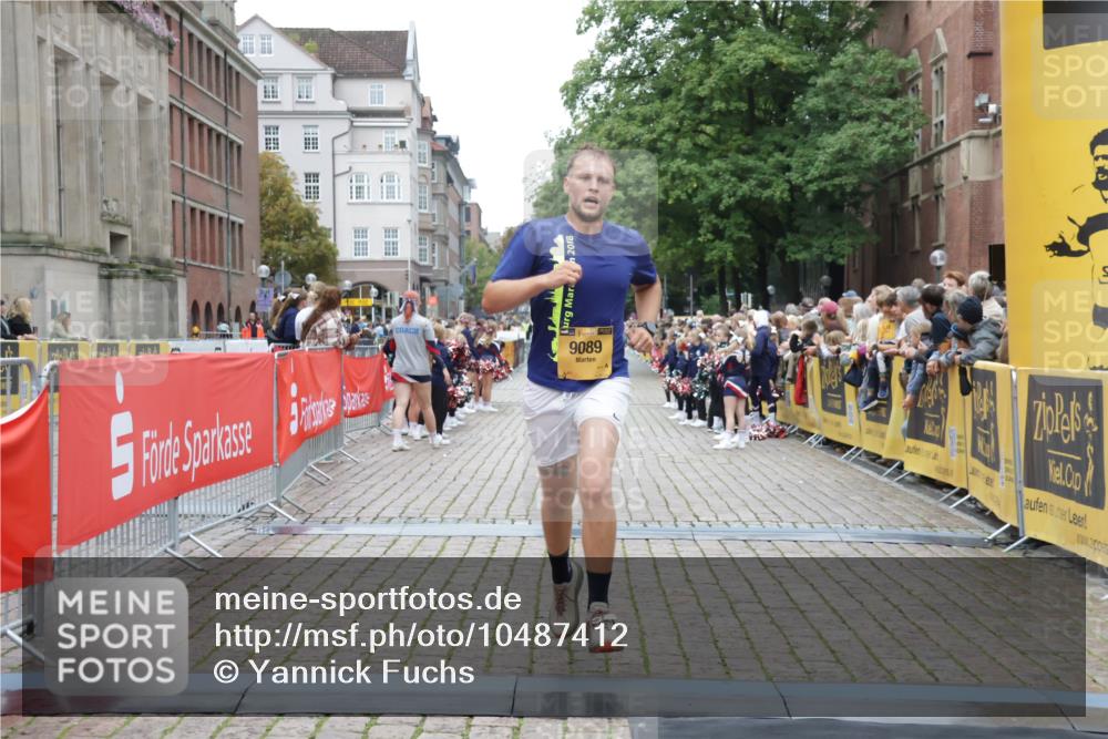 13.09.2026 - Kiel Lauf Yannick Fuchs http://msf.ph/oto/10487412 13.09.2026 10:27:49 Ziel 531, 5080, 5513, 6621, 8276, 8919, 10520, 11062, 531, 1189, 1498, 4564, 6156, 8846, 9089, 9835, 10435, 10784, 754, 2226, 2303, 2814, 3199, 4814, 5124, 10906, 11744, 1773, 1800, 9089, 10435 meine-sportfotos.de