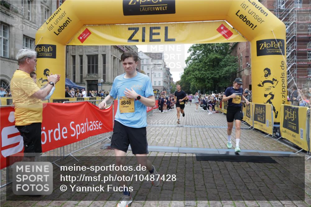 13.09.2026 - Kiel Lauf Yannick Fuchs http://msf.ph/oto/10487428 13.09.2026 10:27:56 Ziel 5124, 5513, 6621, 8919, 10520, 11062, 531, 1189, 1498, 4564, 5080, 6156, 8276, 9835, 10784, 754, 2181, 2226, 2303, 2814, 3199, 3518, 4814, 10468, 10906, 11744, 12745, 1189, 8846, 9089, 10435, 10784 meine-sportfotos.de