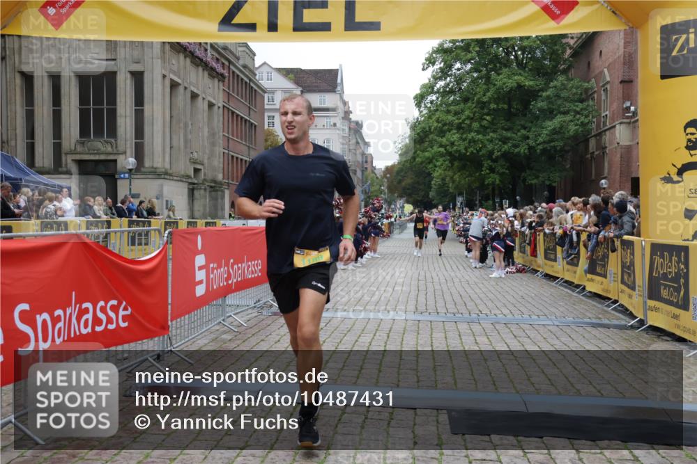 13.09.2026 - Kiel Lauf Yannick Fuchs http://msf.ph/oto/10487431 13.09.2026 10:27:58 Ziel 2226, 2303, 3199, 5124, 5513, 6621, 8919, 10520, 11062, 531, 1498, 4564, 5080, 5513, 6156, 8276, 9835, 754, 2181, 2814, 3518, 4814, 10468, 10906, 11744, 12745, 1189, 8846, 10435, 10784 meine-sportfotos.de