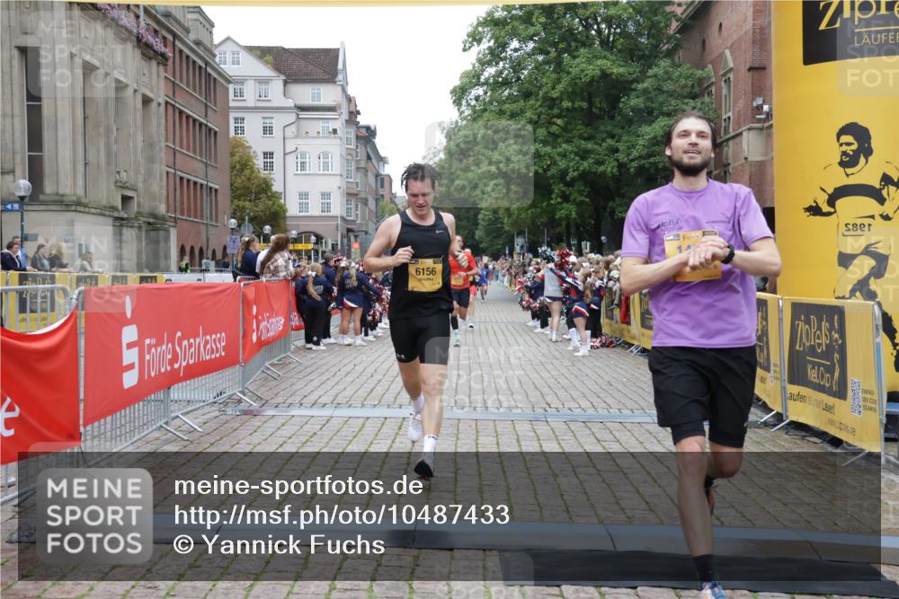 13.09.2026 - Kiel Lauf Yannick Fuchs http://msf.ph/oto/10487433 13.09.2026 10:28:04 Ziel 754, 2226, 2303, 2814, 3199, 4814, 5124, 6621, 10520, 10906, 11744, 531, 4564, 5080, 5513, 6621, 8276, 8919, 9835, 10520, 11062, 2181, 3518, 7484, 10260, 10468, 12745, 1189, 1498, 4564, 6156 meine-sportfotos.de