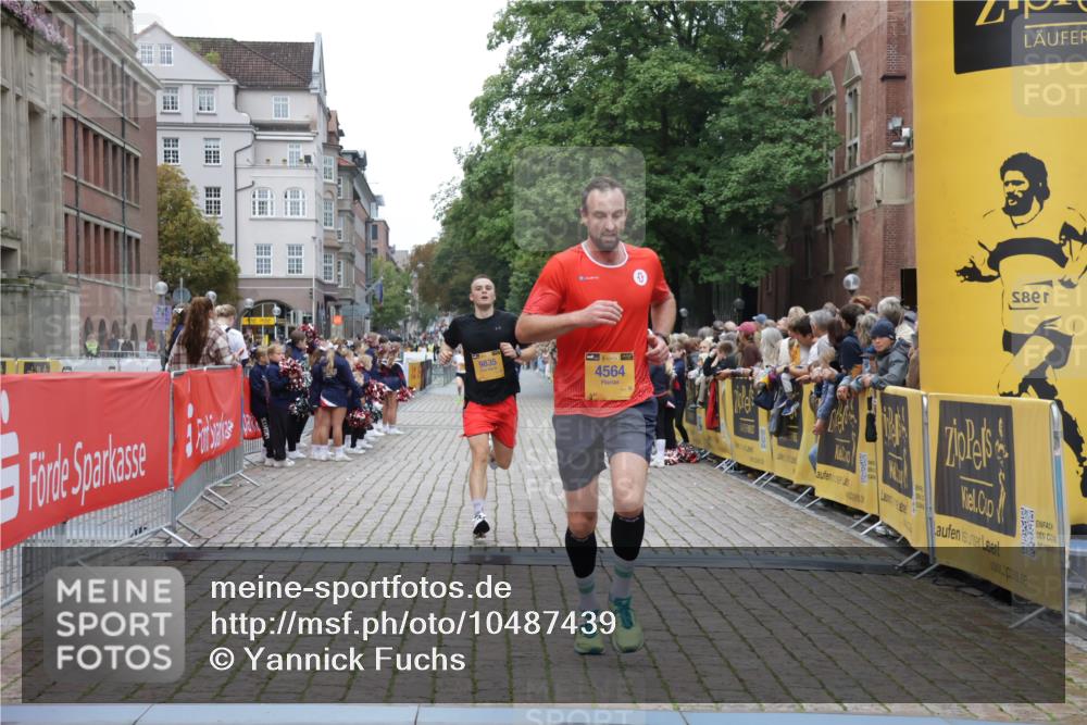 13.09.2026 - Kiel Lauf Yannick Fuchs http://msf.ph/oto/10487439 13.09.2026 10:28:07 Ziel 754, 2181, 2226, 2303, 2814, 3199, 4814, 5124, 10906, 11744, 531, 4564, 5080, 5513, 6621, 8276, 8919, 9835, 10520, 11062, 3518, 7484, 10260, 10468, 12745, 1498, 4564, 6156, 9835 meine-sportfotos.de