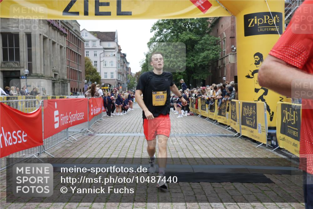 13.09.2026 - Kiel Lauf Yannick Fuchs http://msf.ph/oto/10487440 13.09.2026 10:28:09 Ziel 754, 2181, 2226, 2303, 2814, 3199, 4814, 5124, 10468, 10906, 11744, 531, 5080, 5513, 6621, 8276, 8919, 10520, 11062, 2072, 3518, 6421, 7484, 10260, 12745, 1498, 4564, 6156, 9835 meine-sportfotos.de