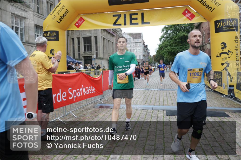 13.09.2026 - Kiel Lauf Yannick Fuchs http://msf.ph/oto/10487470 13.09.2026 10:28:28 Ziel 2072, 2606, 3825, 6421, 6673, 7484, 10260, 754, 2181, 2226, 2303, 2814, 3199, 3518, 4814, 5124, 6621, 10468, 10520, 10906, 11744, 12745, 369, 571, 760, 1558, 3756, 4356, 7096, 7361, 8426, 9704, 11701, 11789, 12308, 5513, 6621, 8919, 10520, 11062 meine-sportfotos.de