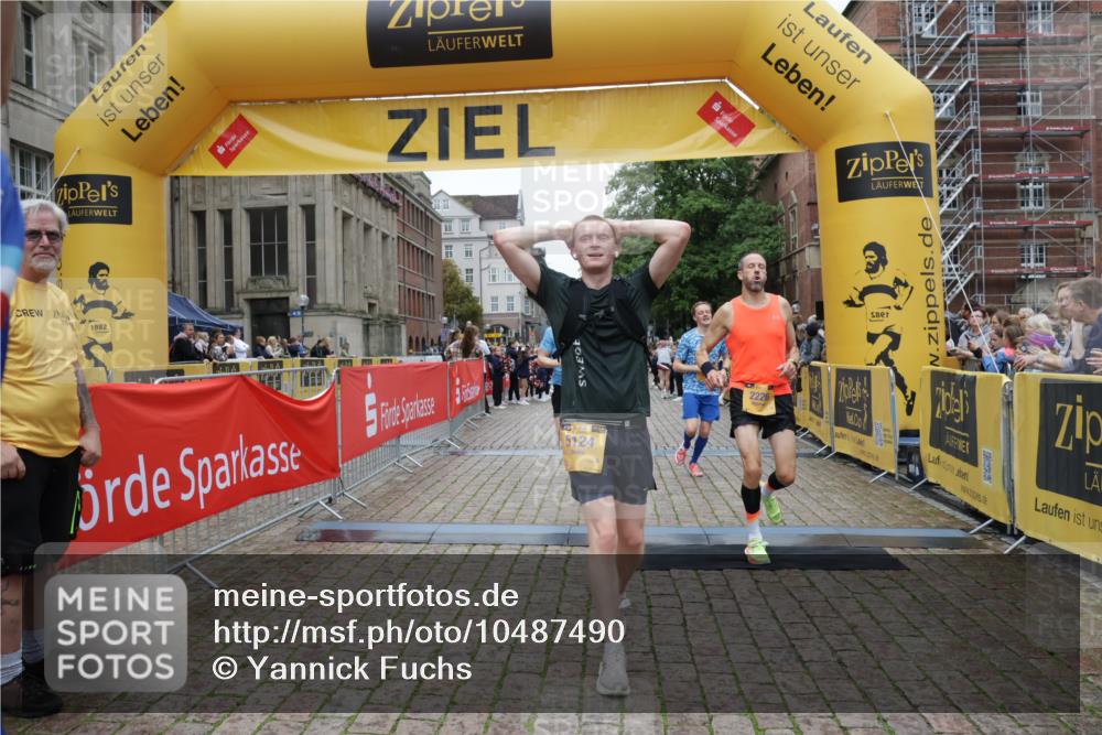 13.09.2026 - Kiel Lauf Yannick Fuchs http://msf.ph/oto/10487490 13.09.2026 10:28:38 Ziel 571, 760, 1558, 2072, 2606, 3825, 4356, 6421, 6673, 8426, 11701, 11789, 754, 2181, 2303, 2814, 3199, 3518, 4814, 7484, 10260, 10468, 10906, 11744, 12745, 369, 2673, 3756, 4054, 5213, 7096, 7361, 8581, 9704, 11278, 11786, 12308, 2226, 2303, 3199, 5124, 10906, 11744 meine-sportfotos.de