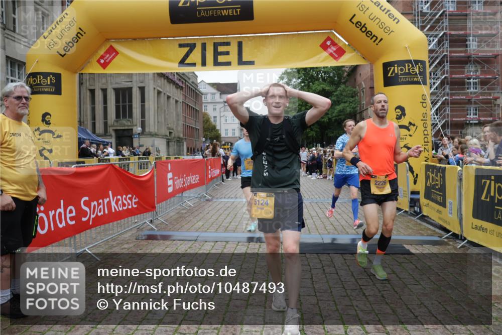 13.09.2026 - Kiel Lauf Yannick Fuchs http://msf.ph/oto/10487493 13.09.2026 10:28:38 Ziel 571, 760, 1558, 2072, 2606, 3825, 4356, 6421, 6673, 8426, 11701, 11789, 754, 2181, 2303, 2814, 3199, 3518, 4814, 7484, 10260, 10468, 10906, 11744, 12745, 369, 2673, 3756, 4054, 5213, 7096, 7361, 8581, 9704, 11278, 11786, 12308, 2226, 2303, 3199, 5124, 10906, 11744 meine-sportfotos.de