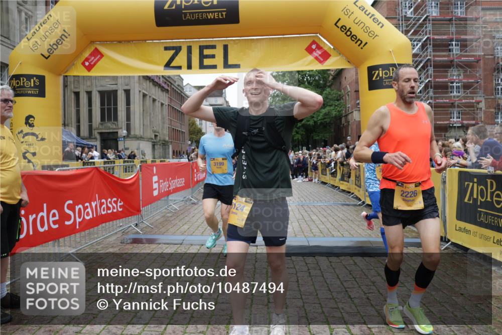 13.09.2026 - Kiel Lauf Yannick Fuchs http://msf.ph/oto/10487494 13.09.2026 10:28:39 Ziel 571, 760, 1558, 2072, 2606, 3825, 4356, 6421, 6673, 8426, 9704, 11701, 11789, 12308, 754, 2072, 2181, 2814, 3518, 4814, 6421, 7484, 10260, 10468, 10906, 11744, 12745, 369, 2673, 3756, 3951, 4054, 4410, 5213, 7096, 7361, 8581, 11278, 11786, 2226, 2303, 3199, 5124, 10906, 11744 meine-sportfotos.de
