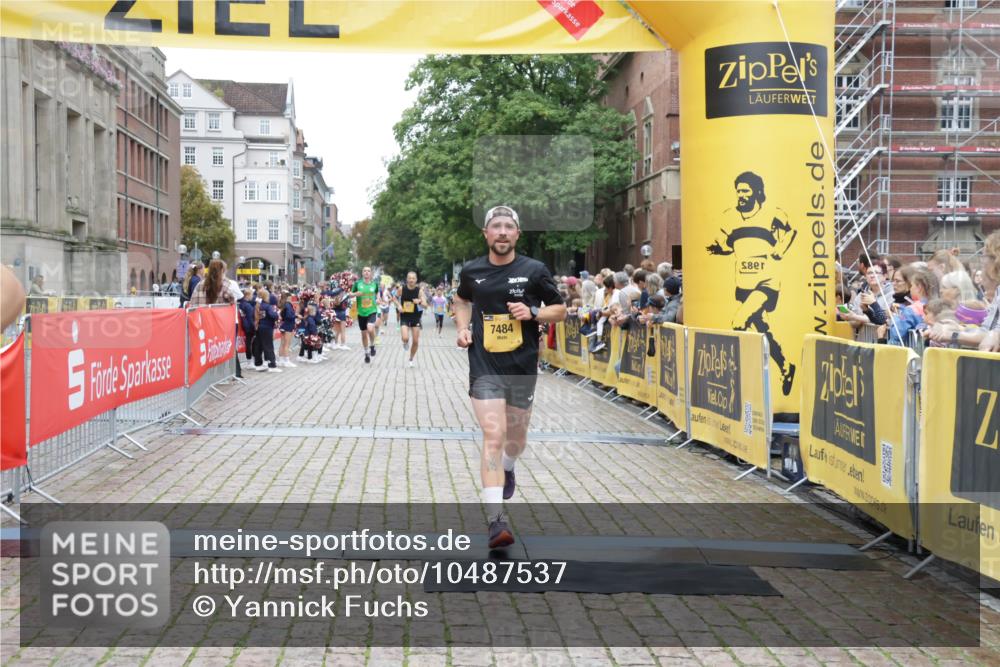 13.09.2026 - Kiel Lauf Yannick Fuchs http://msf.ph/oto/10487537 13.09.2026 10:29:00 Ziel 1514, 2152, 2673, 3370, 3951, 4410, 5213, 7426, 8581, 10163, 10539, 10547, 11278, 11786, 369, 571, 760, 1558, 2072, 2606, 3756, 3825, 4054, 4356, 6421, 6673, 7096, 7361, 8426, 9704, 11701, 11789, 12308, 296, 494, 1716, 1828, 1891, 3926, 4190, 4470, 5584, 8072, 10358, 10630, 11855, 12125, 7484, 10260 meine-sportfotos.de