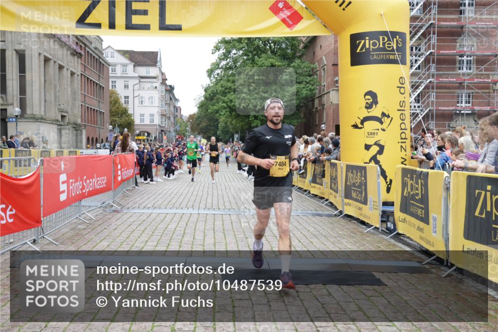 13.09.2026 - Kiel Lauf Yannick Fuchs http://msf.ph/oto/10487539 13.09.2026 10:29:01 Ziel 1514, 2152, 2673, 3370, 3951, 4410, 5213, 7426, 8581, 10163, 10539, 10547, 11278, 11786, 12125, 369, 571, 760, 1558, 2072, 2606, 3756, 3825, 4054, 4356, 6421, 6673, 7096, 7361, 8426, 9704, 11701, 11786, 11789, 12308, 296, 494, 1716, 1828, 1891, 3926, 4190, 4470, 5584, 8072, 10358, 10630, 11855, 12332, 2072, 6421, 7484, 10260 meine-sportfotos.de