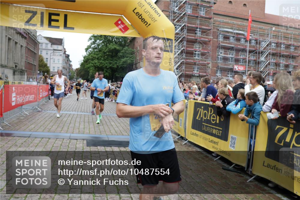 13.09.2026 - Kiel Lauf Yannick Fuchs http://msf.ph/oto/10487554 13.09.2026 10:29:10 Ziel 296, 494, 1514, 1716, 1891, 2152, 3370, 3926, 4190, 4470, 5584, 7426, 8072, 10163, 10539, 10547, 11855, 12125, 369, 760, 1558, 2673, 3756, 3951, 4054, 4356, 4410, 5213, 7096, 7361, 8426, 8581, 9704, 11278, 11701, 11786, 11789, 12308, 408, 1828, 4744, 5143, 9984, 10233, 10358, 10630, 11222, 11462, 11594, 12332, 571, 1558, 2072, 2606, 3825, 6421, 6673, 8426, 11789 meine-sportfotos.de