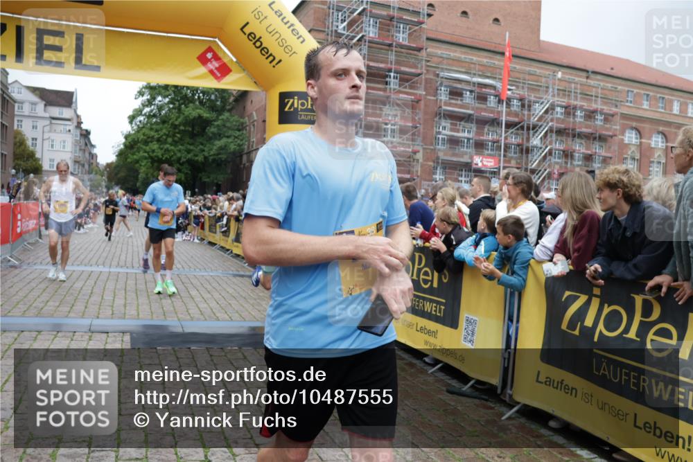 13.09.2026 - Kiel Lauf Yannick Fuchs http://msf.ph/oto/10487555 13.09.2026 10:29:10 Ziel 296, 494, 1514, 1716, 1891, 2152, 3370, 3926, 4190, 4470, 5584, 7426, 8072, 10163, 10539, 10547, 11855, 12125, 369, 760, 1558, 2673, 3756, 3951, 4054, 4356, 4410, 5213, 7096, 7361, 8426, 8581, 9704, 11278, 11701, 11786, 11789, 12308, 408, 1828, 4744, 5143, 9984, 10233, 10358, 10630, 11222, 11462, 11594, 12332, 571, 1558, 2072, 2606, 3825, 6421, 6673, 8426, 11789 meine-sportfotos.de