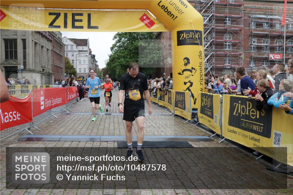 13.09.2026 - Kiel Lauf Yannick Fuchs http://msf.ph/oto/10487578 13.09.2026 10:29:21 Ziel 296, 408, 494, 1828, 1891, 3926, 4744, 5143, 5584, 9984, 10358, 10630, 11222, 11462, 11594, 11855, 12332, 369, 1514, 1716, 2152, 2673, 3370, 3756, 3926, 3951, 4054, 4190, 4410, 4470, 5213, 7096, 7361, 7426, 8072, 8581, 10163, 10539, 10547, 11278, 11786, 12125, 259, 878, 3177, 4336, 6126, 10233, 10624, 12093, 12119, 12675, 369, 760, 3756, 4054, 4356, 7096, 7361, 9704, 11701, 12308 meine-sportfotos.de