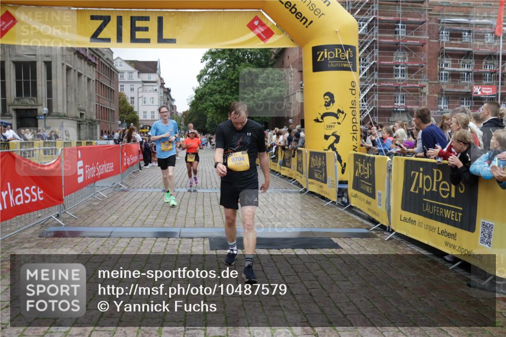 13.09.2026 - Kiel Lauf Yannick Fuchs http://msf.ph/oto/10487579 13.09.2026 10:29:21 Ziel 296, 408, 494, 1828, 1891, 3926, 4744, 5143, 5584, 9984, 10358, 10630, 11222, 11462, 11594, 11855, 12332, 369, 1514, 1716, 2152, 2673, 3370, 3756, 3926, 3951, 4054, 4190, 4410, 4470, 5213, 7096, 7361, 7426, 8072, 8581, 10163, 10539, 10547, 11278, 11786, 12125, 259, 878, 3177, 4336, 6126, 10233, 10624, 12093, 12119, 12675, 369, 760, 3756, 4054, 4356, 7096, 7361, 9704, 11701, 12308 meine-sportfotos.de