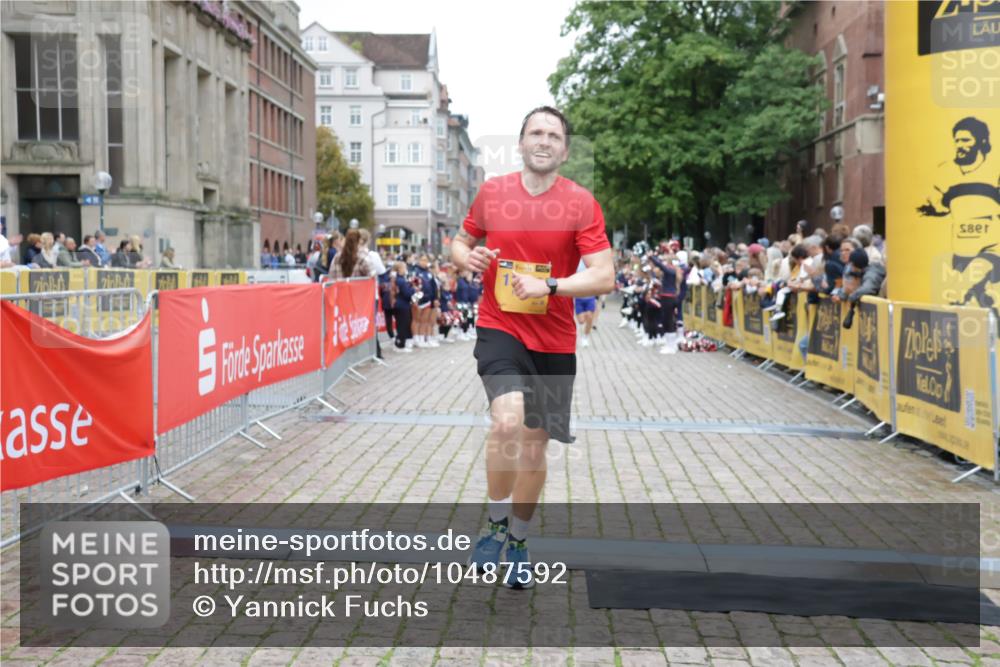 13.09.2026 - Kiel Lauf Yannick Fuchs http://msf.ph/oto/10487592 13.09.2026 10:29:27 Ziel 408, 878, 1828, 4744, 5143, 9984, 10233, 10358, 10630, 11222, 11462, 11594, 12332, 296, 494, 1514, 1716, 1891, 2152, 2673, 3370, 3926, 3951, 4190, 4410, 4470, 5213, 5584, 7426, 8072, 8581, 10163, 10539, 10547, 11278, 11855, 12125, 259, 3177, 4336, 5624, 6126, 6169, 10624, 12093, 12119, 12290, 12591, 12675, 369, 2673, 3756, 4054, 7096, 7361, 8581, 11786 meine-sportfotos.de