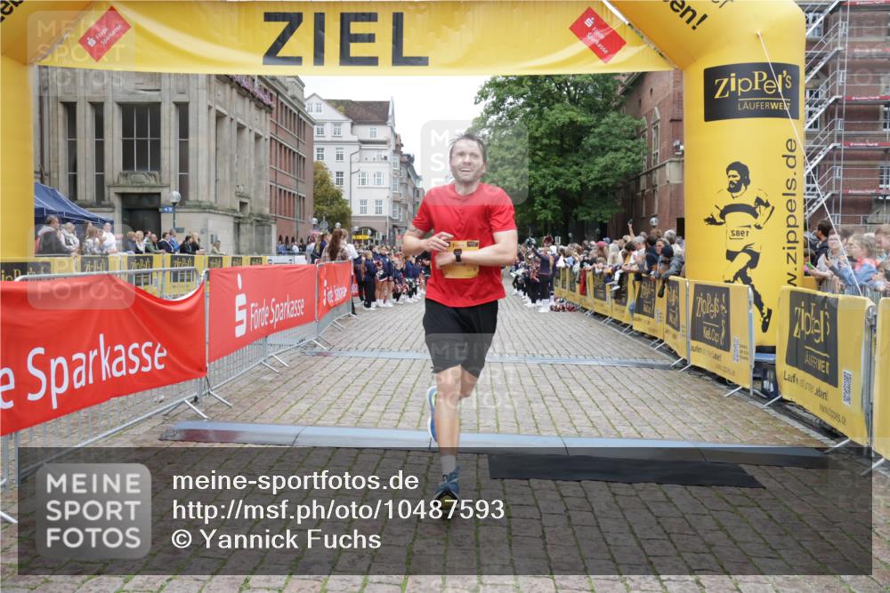 13.09.2026 - Kiel Lauf Yannick Fuchs http://msf.ph/oto/10487593 13.09.2026 10:29:27 Ziel 408, 878, 1828, 4744, 5143, 9984, 10233, 10358, 10630, 11222, 11462, 11594, 12332, 296, 494, 1514, 1716, 1891, 2152, 2673, 3370, 3926, 3951, 4190, 4410, 4470, 5213, 5584, 7426, 8072, 8581, 10163, 10539, 10547, 11278, 11855, 12125, 259, 3177, 4336, 5624, 6126, 6169, 10624, 12093, 12119, 12290, 12591, 12675, 369, 2673, 3756, 4054, 7096, 7361, 8581, 11786 meine-sportfotos.de