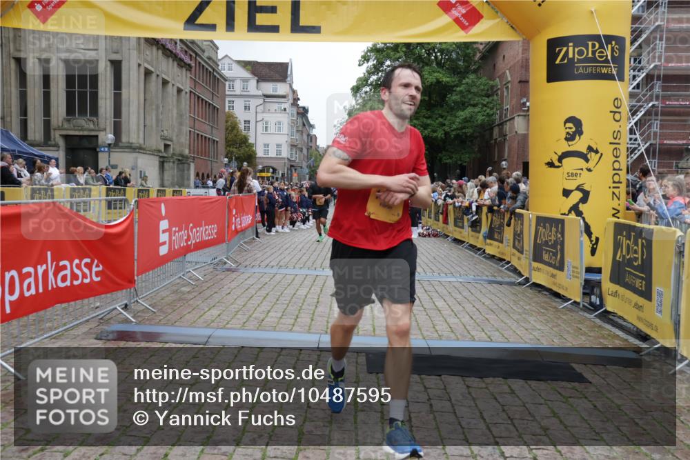 13.09.2026 - Kiel Lauf Yannick Fuchs http://msf.ph/oto/10487595 13.09.2026 10:29:27 Ziel 408, 878, 1828, 4744, 5143, 9984, 10233, 10358, 10630, 11222, 11462, 11594, 12332, 296, 494, 1514, 1716, 1891, 2152, 2673, 3370, 3926, 3951, 4190, 4410, 4470, 5213, 5584, 7426, 8072, 8581, 10163, 10539, 10547, 11278, 11855, 12125, 259, 3177, 4336, 5624, 6126, 6169, 10624, 12093, 12119, 12290, 12591, 12675, 369, 2673, 3756, 4054, 7096, 7361, 8581, 11786 meine-sportfotos.de