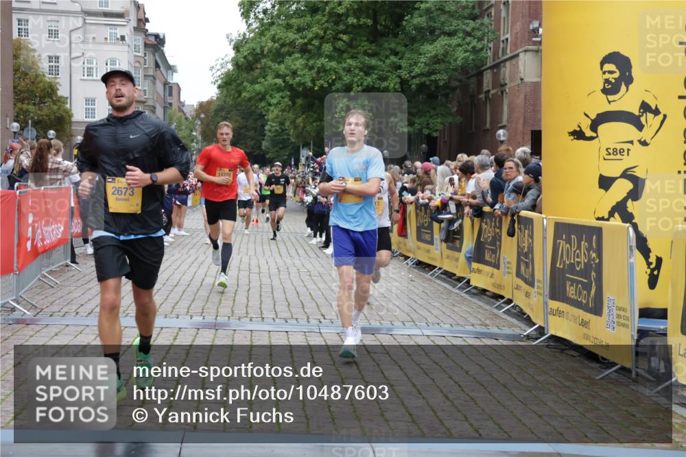 13.09.2026 - Kiel Lauf Yannick Fuchs http://msf.ph/oto/10487603 13.09.2026 10:29:30 Ziel 408, 878, 3177, 4336, 4744, 5143, 9984, 10233, 10624, 11222, 11462, 11594, 12093, 12332, 12675, 296, 494, 1514, 1716, 1828, 1891, 2152, 3370, 3926, 3951, 4190, 4410, 4470, 5213, 5584, 7426, 8072, 8581, 10163, 10358, 10539, 10547, 10630, 11278, 11855, 12125, 259, 5624, 6126, 6169, 8140, 12119, 12290, 12591, 2673, 4054, 5213, 8581, 11278, 11786 meine-sportfotos.de