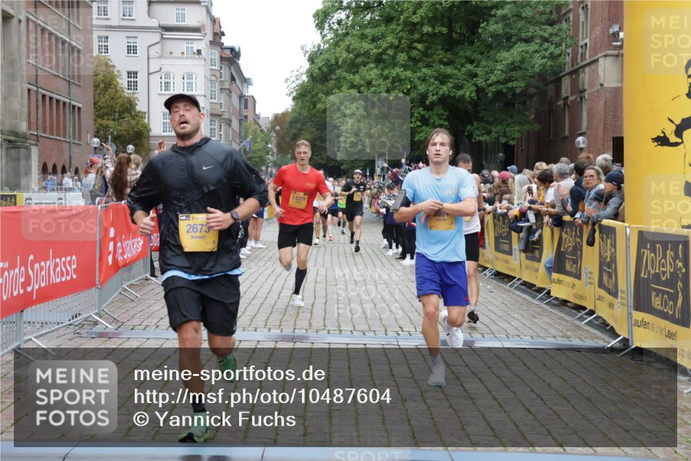 13.09.2026 - Kiel Lauf Yannick Fuchs http://msf.ph/oto/10487604 13.09.2026 10:29:30 Ziel 408, 878, 3177, 4336, 4744, 5143, 9984, 10233, 10624, 11222, 11462, 11594, 12093, 12332, 12675, 296, 494, 1514, 1716, 1828, 1891, 2152, 3370, 3926, 3951, 4190, 4410, 4470, 5213, 5584, 7426, 8072, 8581, 10163, 10358, 10539, 10547, 10630, 11278, 11855, 12125, 259, 5624, 6126, 6169, 8140, 12119, 12290, 12591, 2673, 4054, 5213, 8581, 11278, 11786 meine-sportfotos.de