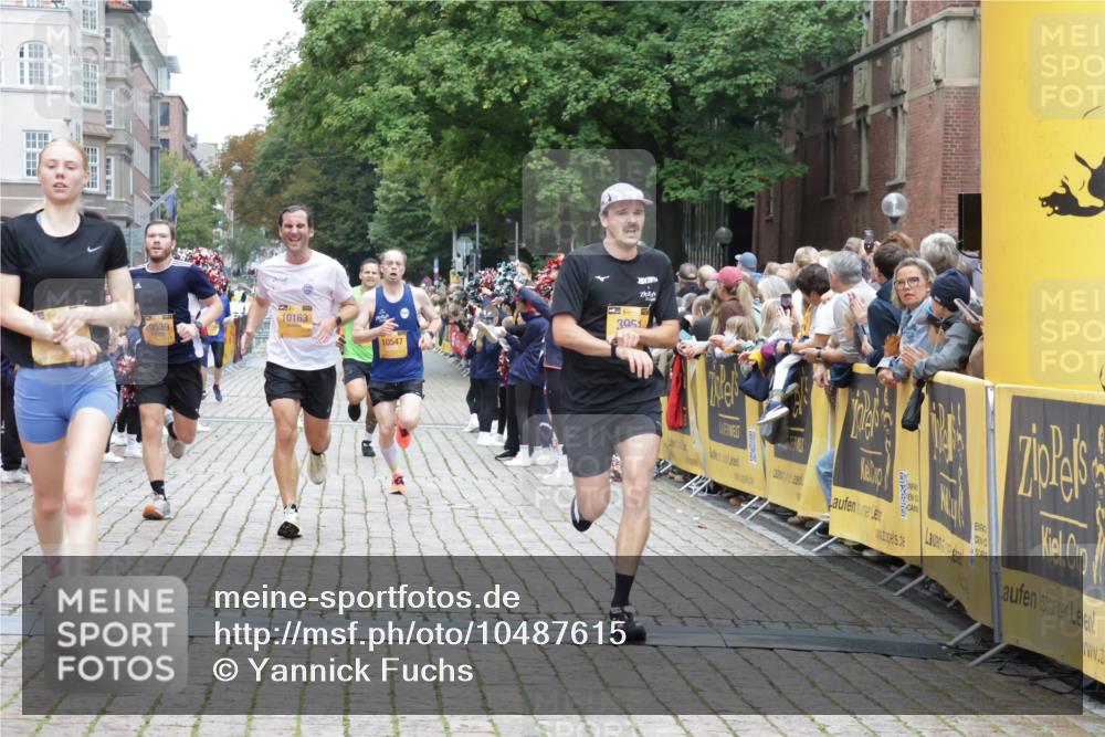 13.09.2026 - Kiel Lauf Yannick Fuchs http://msf.ph/oto/10487615 13.09.2026 10:29:34 Ziel 259, 878, 3177, 4336, 5143, 9984, 10233, 10624, 11222, 11462, 11594, 12093, 12675, 296, 408, 494, 1514, 1716, 1828, 1891, 2152, 3370, 3926, 3951, 4190, 4410, 4470, 4744, 5584, 7426, 8072, 10163, 10358, 10539, 10547, 10630, 11855, 12125, 12332, 5624, 6126, 6169, 8140, 10476, 12119, 12290, 12591, 2673, 3951, 4410, 5213, 8581, 10163, 10539, 10547, 11278 meine-sportfotos.de