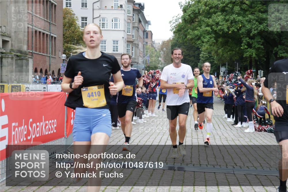 13.09.2026 - Kiel Lauf Yannick Fuchs http://msf.ph/oto/10487619 13.09.2026 10:29:34 Ziel 259, 878, 3177, 4336, 5143, 9984, 10233, 10624, 11222, 11462, 11594, 12093, 12675, 296, 408, 494, 1514, 1716, 1828, 1891, 2152, 3370, 3926, 3951, 4190, 4410, 4470, 4744, 5584, 7426, 8072, 10163, 10358, 10539, 10547, 10630, 11855, 12125, 12332, 5624, 6126, 6169, 8140, 10476, 12119, 12290, 12591, 2673, 3951, 4410, 5213, 8581, 10163, 10539, 10547, 11278 meine-sportfotos.de