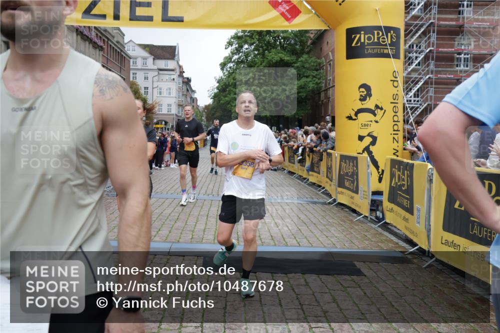 13.09.2026 - Kiel Lauf Yannick Fuchs http://msf.ph/oto/10487678 13.09.2026 10:29:54 Ziel 5624, 5864, 6169, 8140, 9584, 10476, 12591, 12737, 259, 408, 878, 3177, 4336, 4744, 5143, 6126, 9984, 10233, 10624, 10630, 11222, 11462, 11594, 12093, 12119, 12290, 12332, 12675, 563, 3826, 4837, 5082, 5575, 7152, 7691, 7818, 8582, 9644, 296, 494, 1828, 1891, 5584, 10358, 10630, 11855, 12332 meine-sportfotos.de