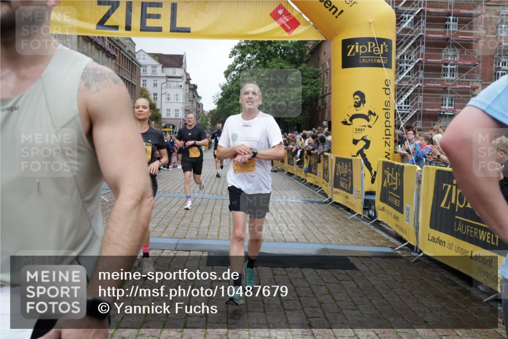 13.09.2026 - Kiel Lauf Yannick Fuchs http://msf.ph/oto/10487679 13.09.2026 10:29:54 Ziel 5624, 5864, 6169, 8140, 9584, 10476, 12591, 12737, 259, 408, 878, 3177, 4336, 4744, 5143, 6126, 9984, 10233, 10624, 10630, 11222, 11462, 11594, 12093, 12119, 12290, 12332, 12675, 563, 3826, 4837, 5082, 5575, 7152, 7691, 7818, 8582, 9644, 296, 494, 1828, 1891, 5584, 10358, 10630, 11855, 12332 meine-sportfotos.de