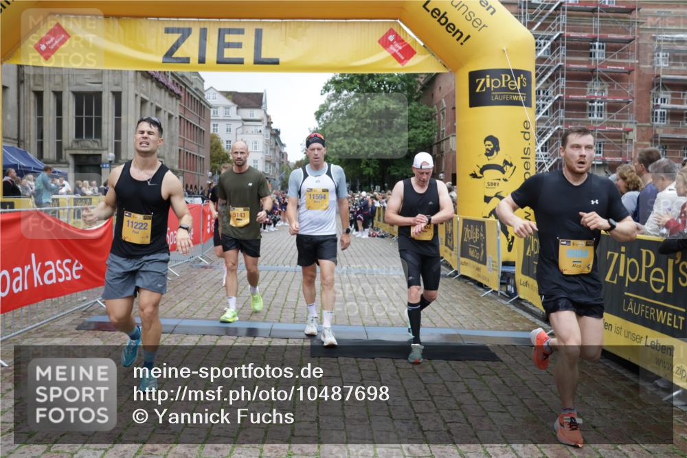13.09.2026 - Kiel Lauf Yannick Fuchs http://msf.ph/oto/10487698 13.09.2026 10:30:02 Ziel 3826, 5082, 5575, 5864, 9584, 10476, 12737, 259, 878, 3177, 4336, 5624, 6126, 6169, 8140, 10233, 10624, 12093, 12119, 12290, 12591, 12675, 556, 563, 2762, 4471, 4477, 4837, 7152, 7691, 7818, 8582, 9644, 9669, 10019, 10129, 11781, 12491, 408, 4744, 5143, 9984, 10233, 11222, 11462, 11594, 12332 meine-sportfotos.de