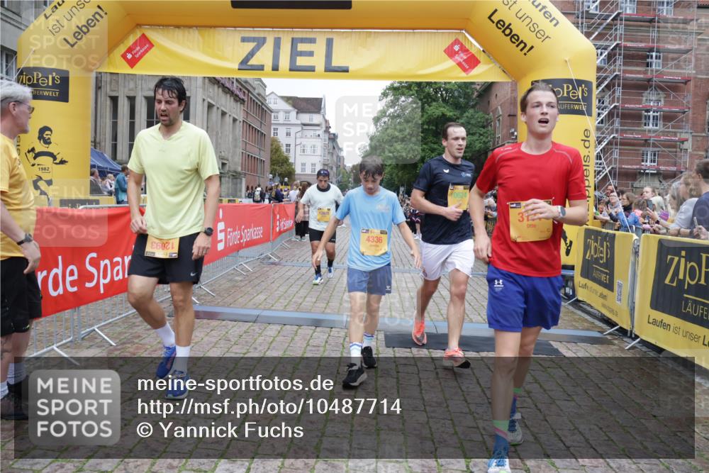 13.09.2026 - Kiel Lauf Yannick Fuchs http://msf.ph/oto/10487714 13.09.2026 10:30:11 Ziel 556, 563, 3826, 4837, 5082, 5575, 7152, 7691, 7818, 8582, 9644, 9669, 259, 5624, 5864, 6126, 6169, 8140, 9584, 10476, 12119, 12290, 12591, 12737, 314, 629, 1203, 1454, 1734, 2756, 2762, 4438, 4471, 4477, 5384, 5967, 7844, 8122, 10019, 10129, 11781, 12491, 259, 878, 3177, 4336, 10624, 12093, 12675 meine-sportfotos.de