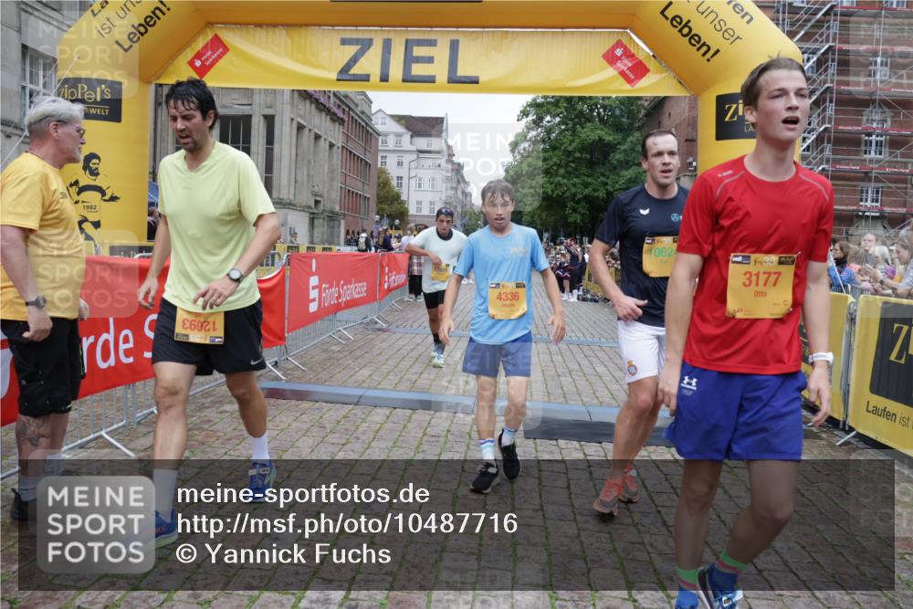 13.09.2026 - Kiel Lauf Yannick Fuchs http://msf.ph/oto/10487716 13.09.2026 10:30:11 Ziel 556, 563, 3826, 4837, 5082, 5575, 7152, 7691, 7818, 8582, 9644, 9669, 259, 5624, 5864, 6126, 6169, 8140, 9584, 10476, 12119, 12290, 12591, 12737, 314, 629, 1203, 1454, 1734, 2756, 2762, 4438, 4471, 4477, 5384, 5967, 7844, 8122, 10019, 10129, 11781, 12491, 259, 878, 3177, 4336, 10624, 12093, 12675 meine-sportfotos.de