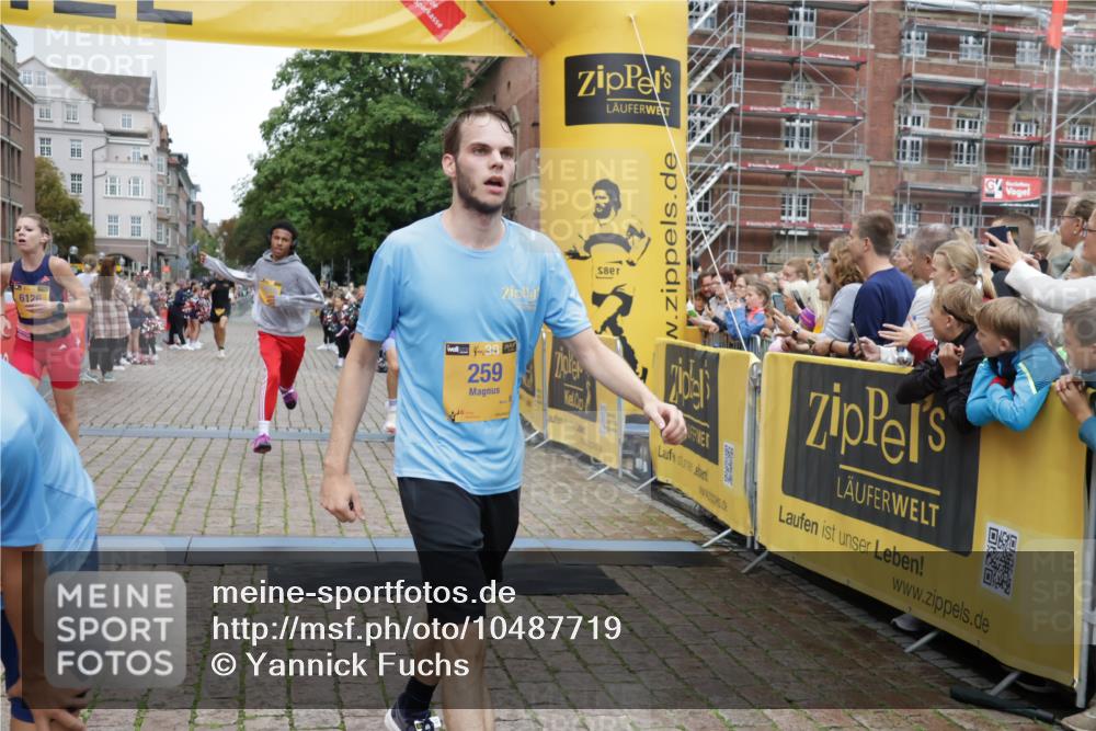 13.09.2026 - Kiel Lauf Yannick Fuchs http://msf.ph/oto/10487719 13.09.2026 10:30:16 Ziel 556, 563, 2762, 4471, 4477, 4837, 5082, 7152, 7691, 7818, 8582, 9644, 9669, 10019, 10129, 11781, 12491, 3826, 5575, 5624, 5864, 6126, 6169, 8140, 9584, 10476, 12119, 12290, 12591, 12737, 314, 457, 629, 1203, 1454, 1734, 2149, 2379, 2441, 2756, 4287, 4438, 5384, 5592, 5967, 7703, 7844, 8122, 9060, 259, 3177, 6126, 10624, 12119, 12290, 12675 meine-sportfotos.de