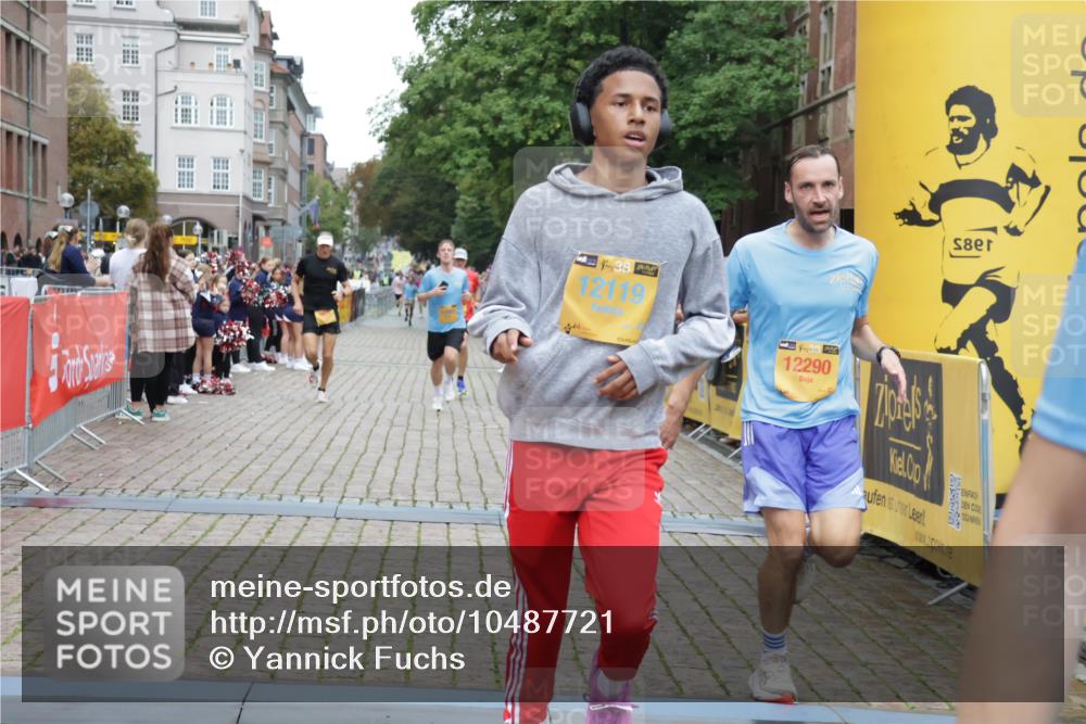 13.09.2026 - Kiel Lauf Yannick Fuchs http://msf.ph/oto/10487721 13.09.2026 10:30:17 Ziel 556, 563, 2762, 4471, 4477, 4837, 5082, 7152, 7691, 7818, 8582, 9644, 9669, 10019, 10129, 11781, 12491, 3826, 5082, 5575, 5624, 5864, 6169, 8140, 9584, 10476, 12290, 12591, 12737, 314, 457, 629, 1203, 1454, 1734, 2149, 2379, 2441, 2756, 4287, 4438, 5384, 5592, 5745, 5967, 7703, 7844, 8122, 9060, 10368, 11237, 259, 6126, 6169, 10624, 12119, 12290, 12591, 12675 meine-sportfotos.de