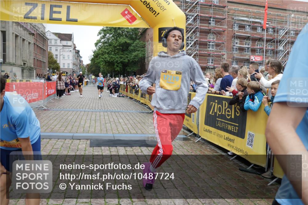 13.09.2026 - Kiel Lauf Yannick Fuchs http://msf.ph/oto/10487724 13.09.2026 10:30:17 Ziel 556, 563, 2762, 4471, 4477, 4837, 5082, 7152, 7691, 7818, 8582, 9644, 9669, 10019, 10129, 11781, 12491, 3826, 5082, 5575, 5624, 5864, 6169, 8140, 9584, 10476, 12290, 12591, 12737, 314, 457, 629, 1203, 1454, 1734, 2149, 2379, 2441, 2756, 4287, 4438, 5384, 5592, 5745, 5967, 7703, 7844, 8122, 9060, 10368, 11237, 259, 6126, 6169, 10624, 12119, 12290, 12591, 12675 meine-sportfotos.de