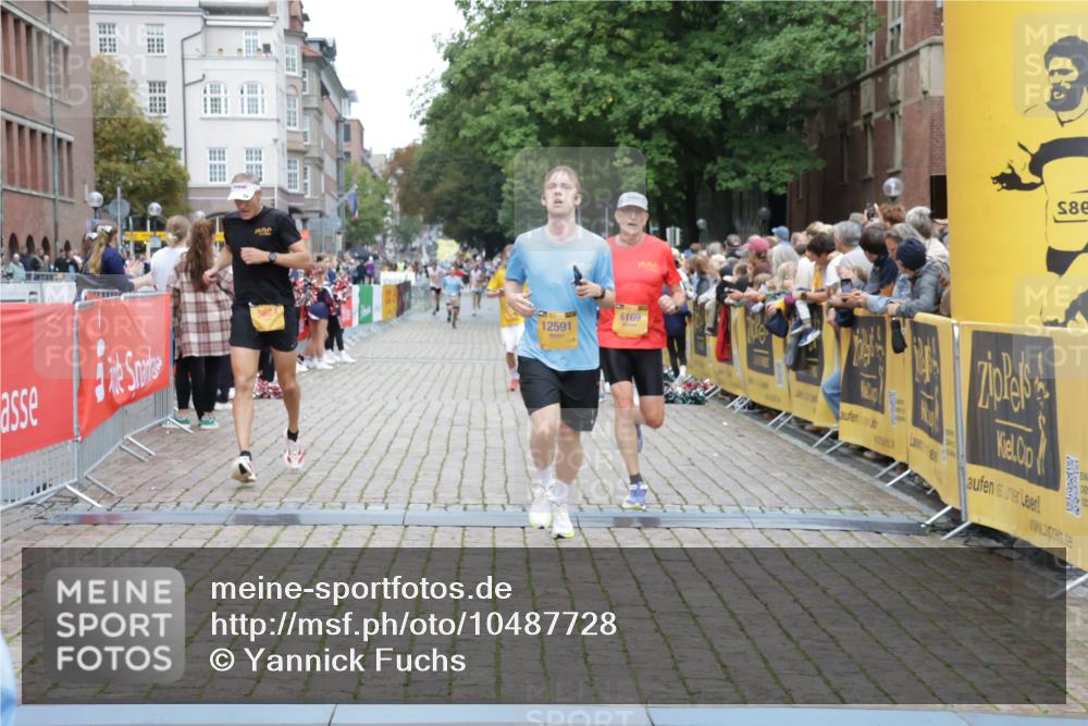 13.09.2026 - Kiel Lauf Yannick Fuchs http://msf.ph/oto/10487728 13.09.2026 10:30:19 Ziel 556, 563, 1454, 2762, 4438, 4471, 4477, 4837, 5384, 7152, 7691, 7818, 9644, 9669, 10019, 10129, 11781, 12491, 3826, 5082, 5575, 5624, 5864, 6169, 7152, 8140, 8582, 9584, 10476, 12591, 12737, 314, 457, 629, 1203, 1734, 2149, 2379, 2441, 2756, 4287, 5592, 5745, 5967, 7703, 7844, 8122, 9060, 10368, 11237, 259, 5624, 6126, 6169, 12119, 12290, 12591 meine-sportfotos.de