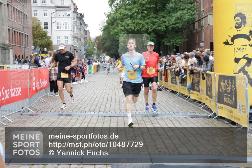 13.09.2026 - Kiel Lauf Yannick Fuchs http://msf.ph/oto/10487729 13.09.2026 10:30:20 Ziel 556, 563, 1454, 2762, 4438, 4471, 4477, 4837, 5384, 7691, 7818, 9644, 9669, 10019, 10129, 11781, 12491, 563, 3826, 5082, 5575, 5624, 5864, 6169, 7152, 8140, 8582, 9584, 10476, 12591, 12737, 314, 457, 629, 1203, 1734, 2149, 2379, 2441, 2756, 4287, 5592, 5745, 5967, 7703, 7844, 8122, 9060, 10368, 11237, 5624, 6126, 6169, 12119, 12290, 12591 meine-sportfotos.de
