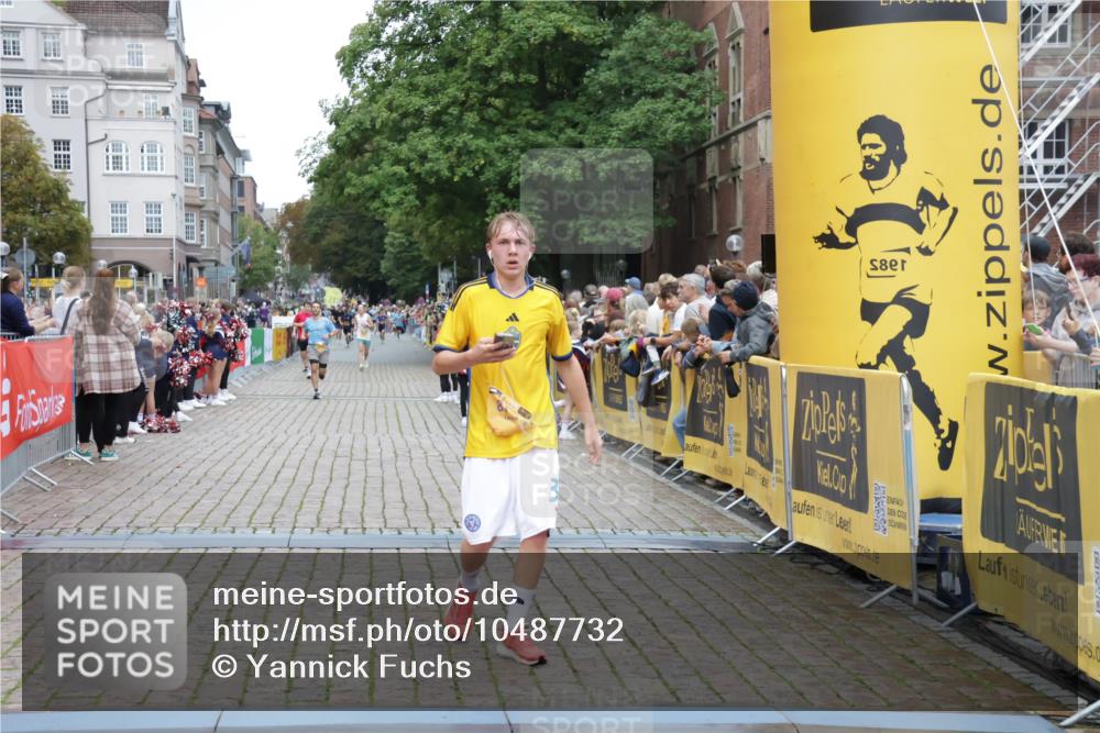 13.09.2026 - Kiel Lauf Yannick Fuchs http://msf.ph/oto/10487732 13.09.2026 10:30:24 Ziel 556, 629, 1203, 1454, 1734, 2762, 4438, 4471, 4477, 4837, 5384, 5967, 7691, 7844, 8122, 9644, 9669, 10019, 10129, 11781, 12491, 563, 3826, 4837, 5082, 5575, 5864, 7152, 7691, 7818, 8140, 8582, 9584, 9644, 10476, 12737, 314, 457, 2149, 2379, 2441, 2756, 4287, 5592, 5745, 6291, 7703, 8862, 9060, 10368, 11237, 5624, 6169, 8140, 12290, 12591 meine-sportfotos.de