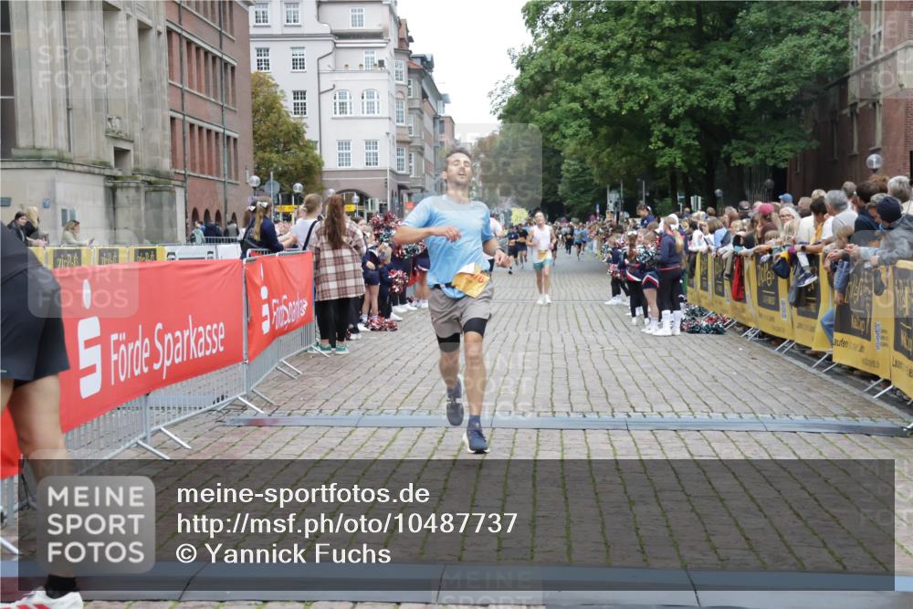 13.09.2026 - Kiel Lauf Yannick Fuchs http://msf.ph/oto/10487737 13.09.2026 10:30:29 Ziel 314, 629, 1203, 1454, 1734, 2149, 2379, 2441, 2756, 2762, 4438, 4471, 4477, 5384, 5967, 7703, 7844, 8122, 9060, 10129, 11781, 12491, 556, 563, 3826, 4471, 4477, 4837, 5082, 5575, 5864, 7152, 7691, 7818, 8582, 9584, 9644, 9669, 10019, 10129, 10476, 11781, 12491, 12737, 457, 4287, 5268, 5592, 5745, 6291, 8862, 9866, 9868, 10368, 11237, 12566, 8140, 10476, 12737 meine-sportfotos.de