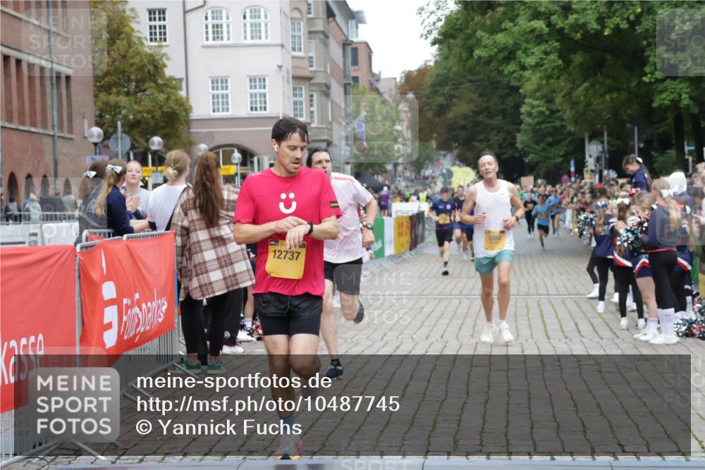 13.09.2026 - Kiel Lauf Yannick Fuchs http://msf.ph/oto/10487745 13.09.2026 10:30:31 Ziel 314, 457, 629, 1203, 1454, 1734, 2149, 2379, 2441, 2756, 2762, 4287, 4438, 5384, 5592, 5967, 7703, 7844, 8122, 9060, 556, 563, 2762, 3826, 4471, 4477, 4837, 5082, 5575, 5864, 7152, 7691, 7818, 8582, 9584, 9644, 9669, 10019, 10129, 11781, 12491, 12737, 1726, 5268, 5745, 6291, 8862, 9866, 9868, 10368, 11237, 12566, 5864, 8140, 9584, 10476, 12737 meine-sportfotos.de