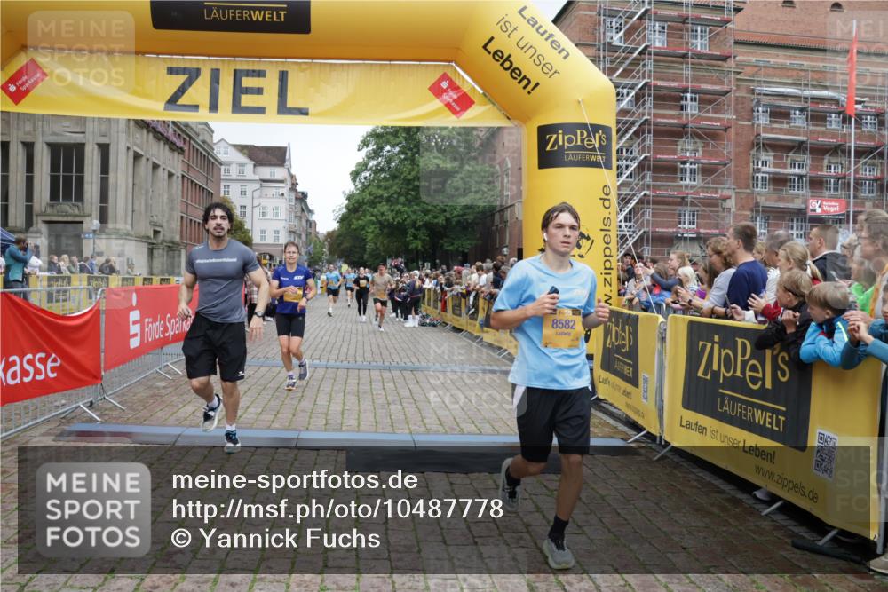 13.09.2026 - Kiel Lauf Yannick Fuchs http://msf.ph/oto/10487778 13.09.2026 10:30:45 Ziel 457, 1726, 4287, 5268, 5592, 5745, 6291, 8862, 9866, 9868, 10368, 11237, 12566, 314, 556, 563, 629, 1203, 1454, 1734, 2149, 2379, 2441, 2756, 2762, 4287, 4438, 4471, 4477, 4837, 5384, 5967, 7691, 7703, 7818, 7844, 8122, 9060, 9644, 9669, 10019, 10129, 11781, 12491, 419, 967, 1187, 1574, 3298, 4933, 6450, 9919, 10543, 11040, 11669, 563, 3826, 5082, 5575, 7152, 7818, 8582 meine-sportfotos.de