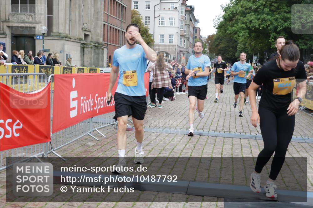 13.09.2026 - Kiel Lauf Yannick Fuchs http://msf.ph/oto/10487792 13.09.2026 10:30:50 Ziel 1574, 1726, 5268, 6291, 8862, 9866, 9868, 10543, 12566, 314, 457, 556, 629, 1203, 1454, 1734, 2149, 2379, 2441, 2756, 2762, 4287, 4438, 4471, 4477, 5384, 5592, 5745, 5967, 7703, 7844, 8122, 9060, 9669, 10019, 10129, 10368, 11237, 11781, 12491, 419, 967, 1187, 3298, 4933, 5612, 6450, 9919, 11040, 11669, 556, 563, 4837, 7152, 7691, 7818, 8582, 9644, 9669, 10019 meine-sportfotos.de