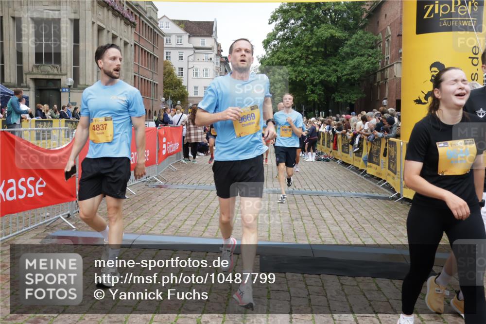 13.09.2026 - Kiel Lauf Yannick Fuchs http://msf.ph/oto/10487799 13.09.2026 10:30:52 Ziel 1574, 1726, 3298, 4933, 5268, 6450, 9866, 9868, 10543, 12566, 314, 457, 629, 1203, 1454, 1734, 2149, 2379, 2441, 2756, 2762, 4287, 4438, 4471, 4477, 5384, 5592, 5745, 5967, 6291, 7703, 7844, 8122, 8862, 9060, 10019, 10129, 10368, 11237, 11781, 12491, 419, 967, 1187, 2256, 4771, 5612, 7024, 7330, 9919, 11040, 11669, 556, 563, 4471, 4477, 4837, 7691, 7818, 9644, 9669, 10019, 10129, 11781, 12491 meine-sportfotos.de