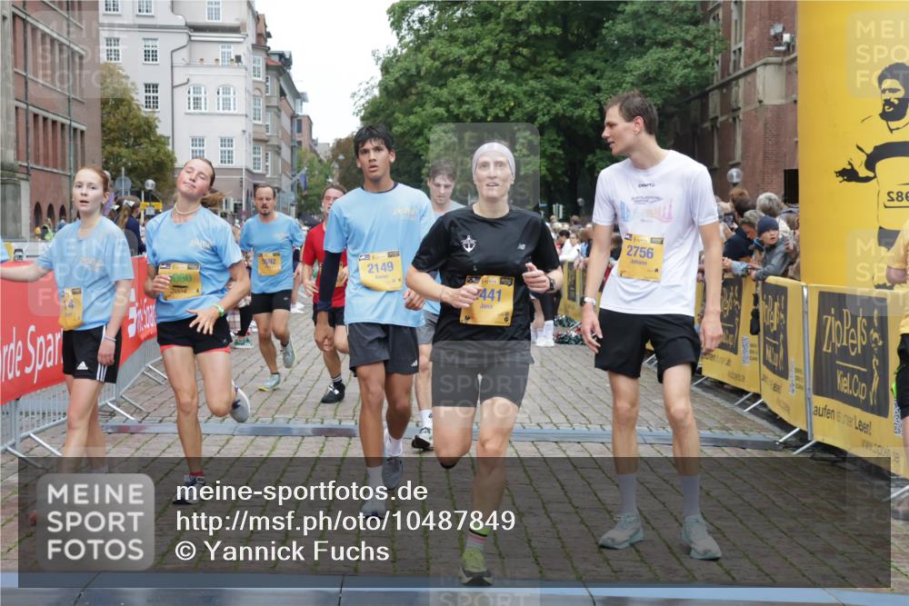 13.09.2026 - Kiel Lauf Yannick Fuchs http://msf.ph/oto/10487849 13.09.2026 10:31:09 Ziel 419, 967, 1187, 1834, 2256, 4771, 5035, 5612, 7024, 7330, 9919, 11040, 11669, 457, 1574, 1726, 2379, 2441, 3298, 4287, 4933, 5268, 5592, 5745, 6291, 6450, 8862, 9060, 9866, 9868, 9919, 10368, 10543, 11237, 12566, 227, 3231, 3727, 4446, 5251, 5813, 7335, 7402, 7834, 7863, 8496, 10780, 11329, 314, 457, 629, 1203, 2149, 2379, 2441, 2756, 4287, 5592, 5745, 5967, 7703, 7844, 9060, 10368, 11237 meine-sportfotos.de