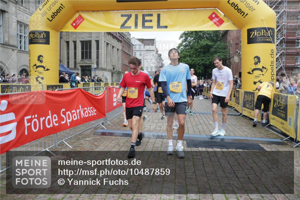 13.09.2026 - Kiel Lauf Yannick Fuchs http://msf.ph/oto/10487859 13.09.2026 10:31:12 Ziel 227, 967, 1834, 2256, 4771, 5035, 5251, 5612, 7024, 7330, 10780, 419, 967, 1187, 1574, 1726, 3298, 4933, 5268, 5745, 6291, 6450, 8862, 9866, 9868, 9919, 10368, 10543, 11040, 11237, 11669, 12566, 866, 1196, 3231, 3727, 4446, 5813, 7335, 7402, 7834, 7863, 8496, 8645, 8761, 10489, 11329, 314, 457, 2149, 2379, 2441, 2756, 4287, 5592, 5745, 7703, 9060, 10368, 11237 meine-sportfotos.de