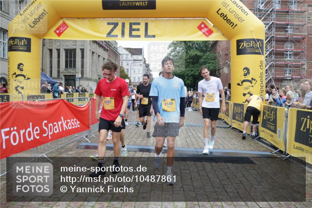 13.09.2026 - Kiel Lauf Yannick Fuchs http://msf.ph/oto/10487861 13.09.2026 10:31:12 Ziel 227, 967, 1834, 2256, 4771, 5035, 5251, 5612, 7024, 7330, 10780, 419, 967, 1187, 1574, 1726, 3298, 4933, 5268, 5745, 6291, 6450, 8862, 9866, 9868, 9919, 10368, 10543, 11040, 11237, 11669, 12566, 866, 1196, 3231, 3727, 4446, 5813, 7335, 7402, 7834, 7863, 8496, 8645, 8761, 10489, 11329, 314, 457, 2149, 2379, 2441, 2756, 4287, 5592, 5745, 7703, 9060, 10368, 11237 meine-sportfotos.de